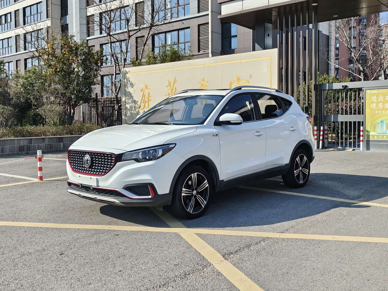 MG ZS 2017 MG ZS 2017 car image