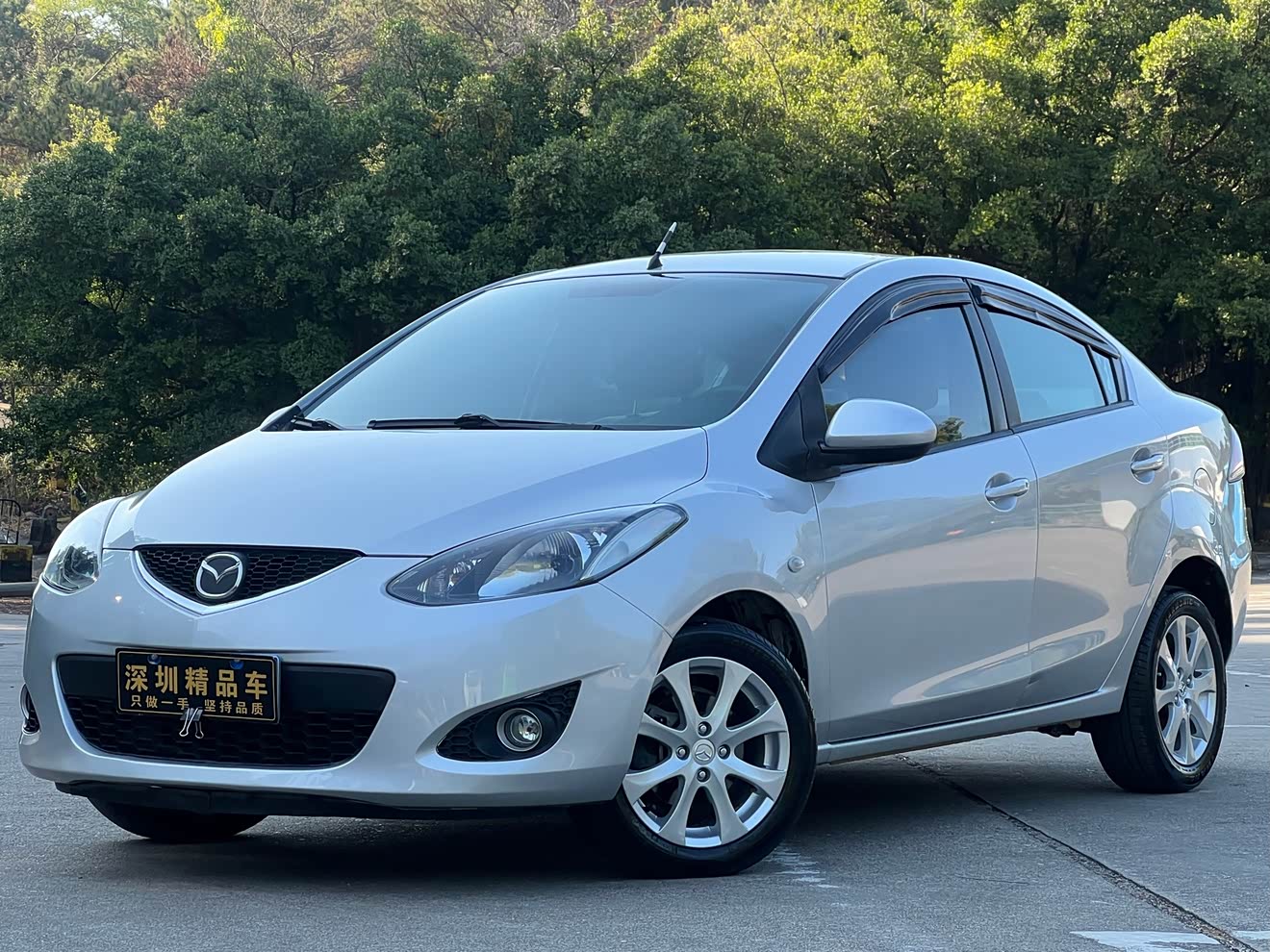 Mazda 2 Sedan 2010 汽车图片 