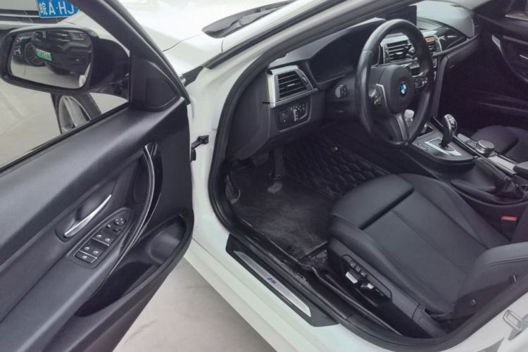 BMW 3 Series 2019 #16 BMW 3 Series 2019 car image #16