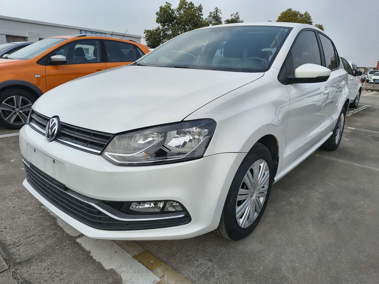 Volkswagen Polo 2016 car image 