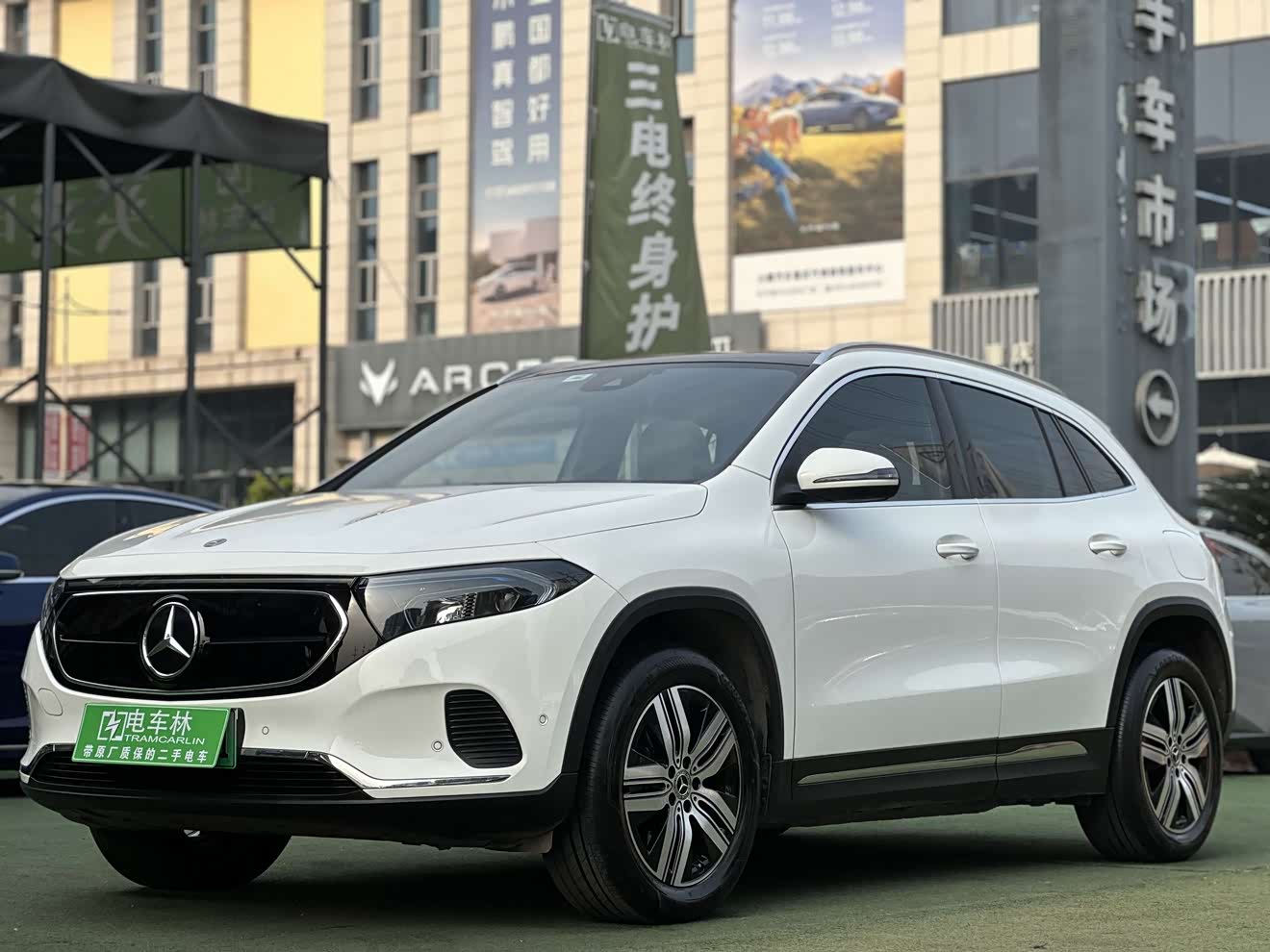 Mercedes-Benz EQA Class 2022 immagine di auto 