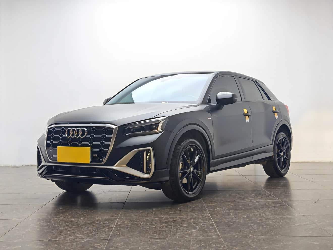 Audi Q2L 2023 car image 