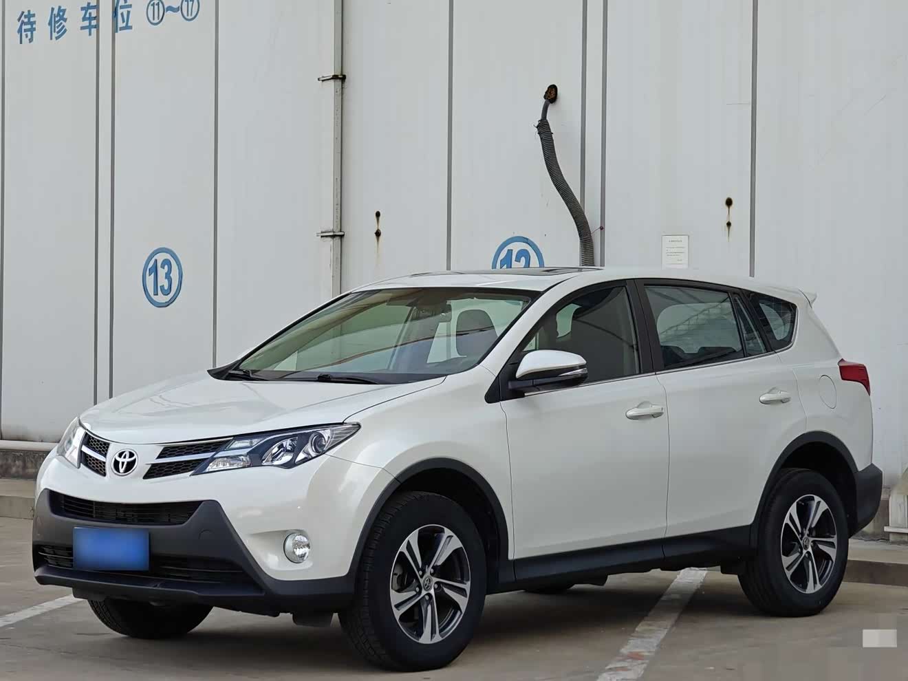 Toyota RAV4 2015 car image 
