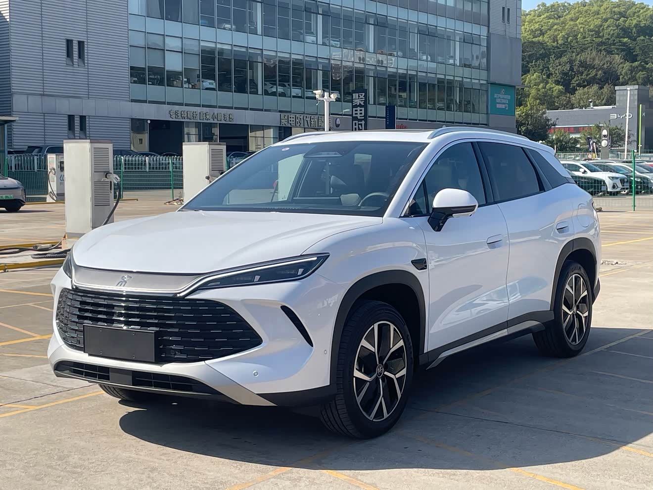 BYD SongL DM-i 2025 BYD SongL DM-i 2025 car image