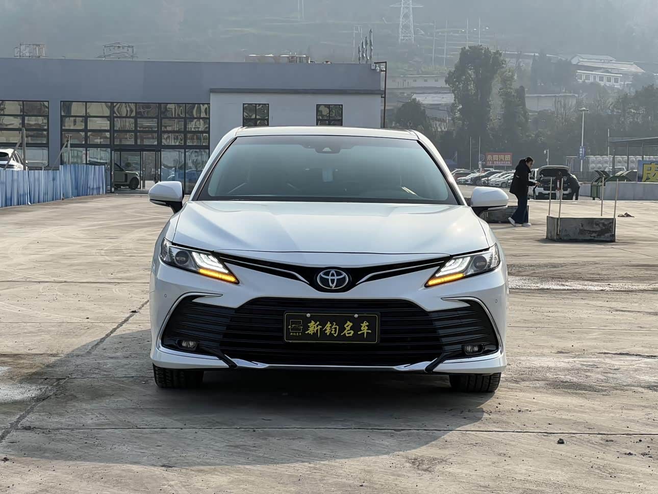 Toyota Camry 2023 immagine di auto 