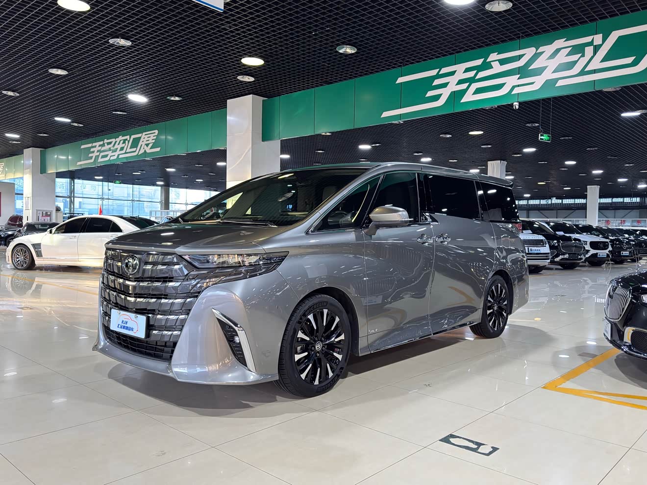 Toyota Alphard 2024 car image 