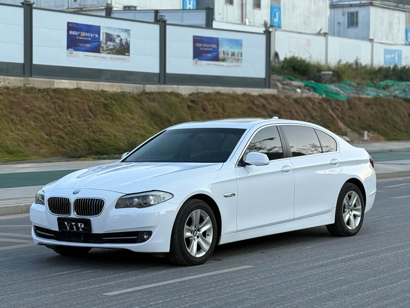 BMW 5 Series 2011 汽车图片 