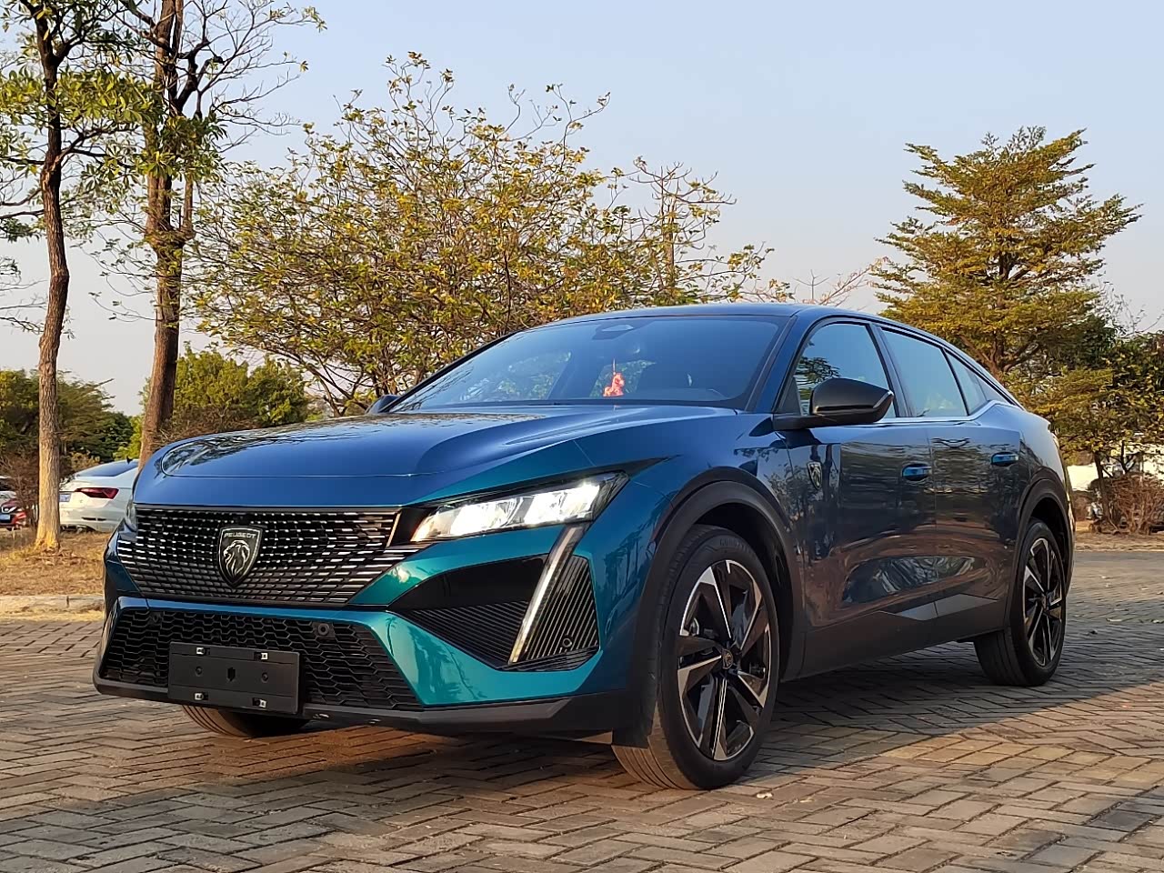 Peugeot 408X 2023 汽车图片 