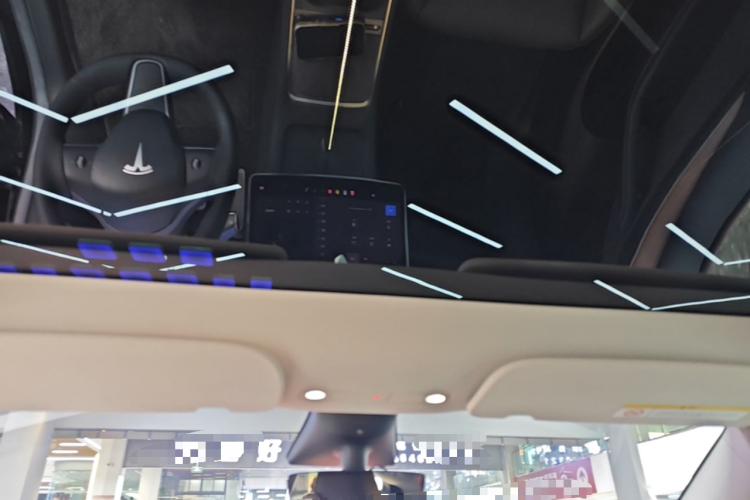 Tesla Model Y 2023 car image #18
