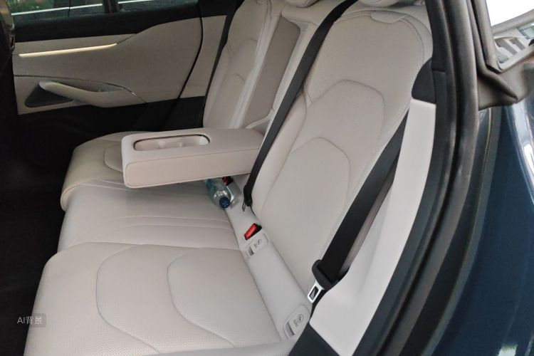 MI SU7 2024 immagine di auto #19