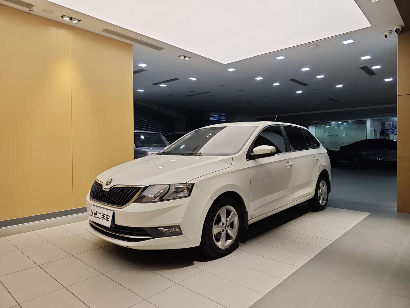 Skoda Rapid Spaceback 2019 Skoda Rapid Spaceback 2019 car image