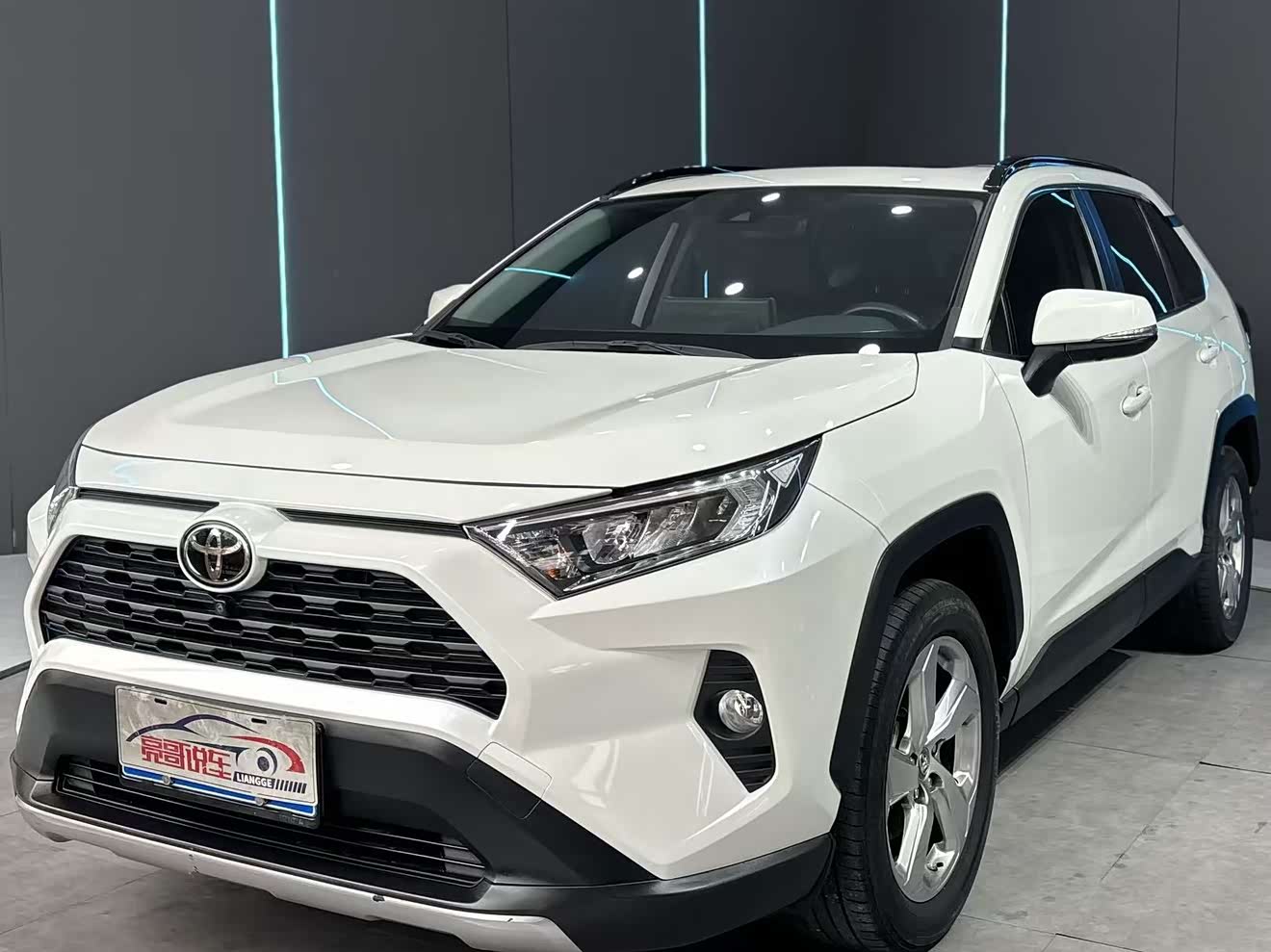 Toyota RAV4 2020 Toyota RAV4 2020 car image
