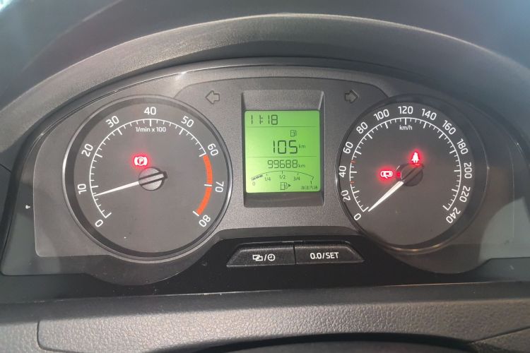 Skoda Rapid 2017 image de voiture #12