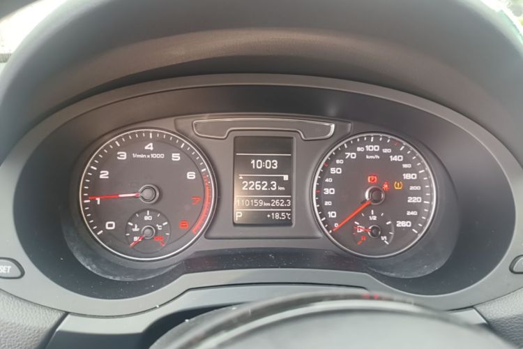 Audi Q3 2016 car image #12