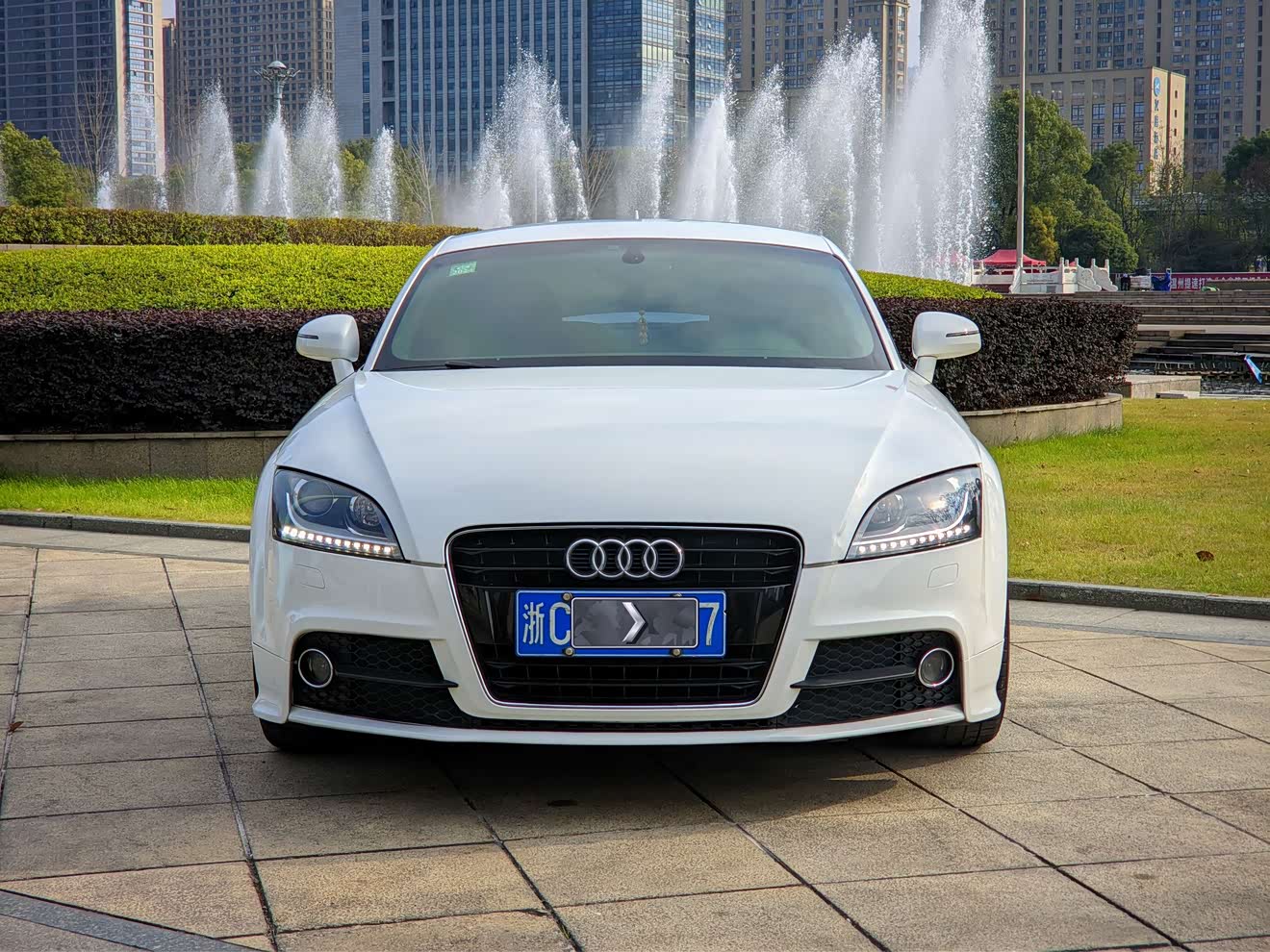 Audi TT 2013 Audi TT 2013 car image