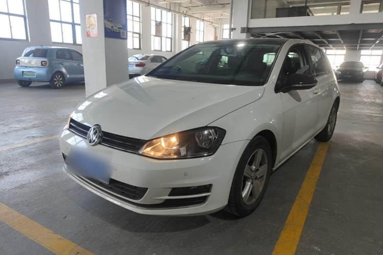 Volkswagen Golf 2017 car image #2