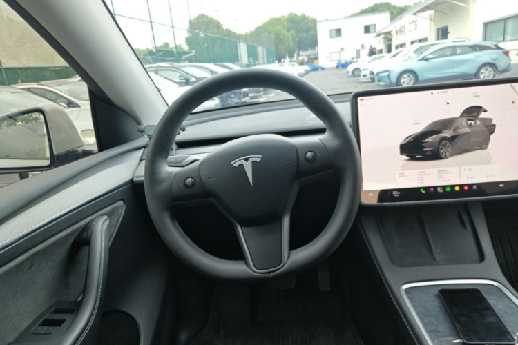 Tesla Model Y 2023 #11 Tesla Model Y 2023 car image #11
