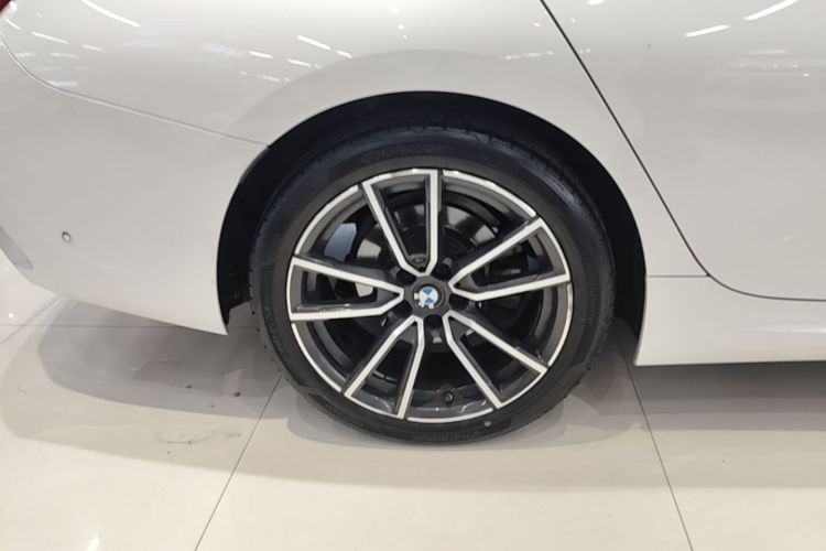 BMW 3 Series 2022 car image #10