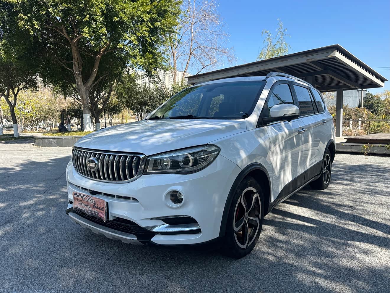 SWM X7 2019 SWM X7 2019 صورة سيارة