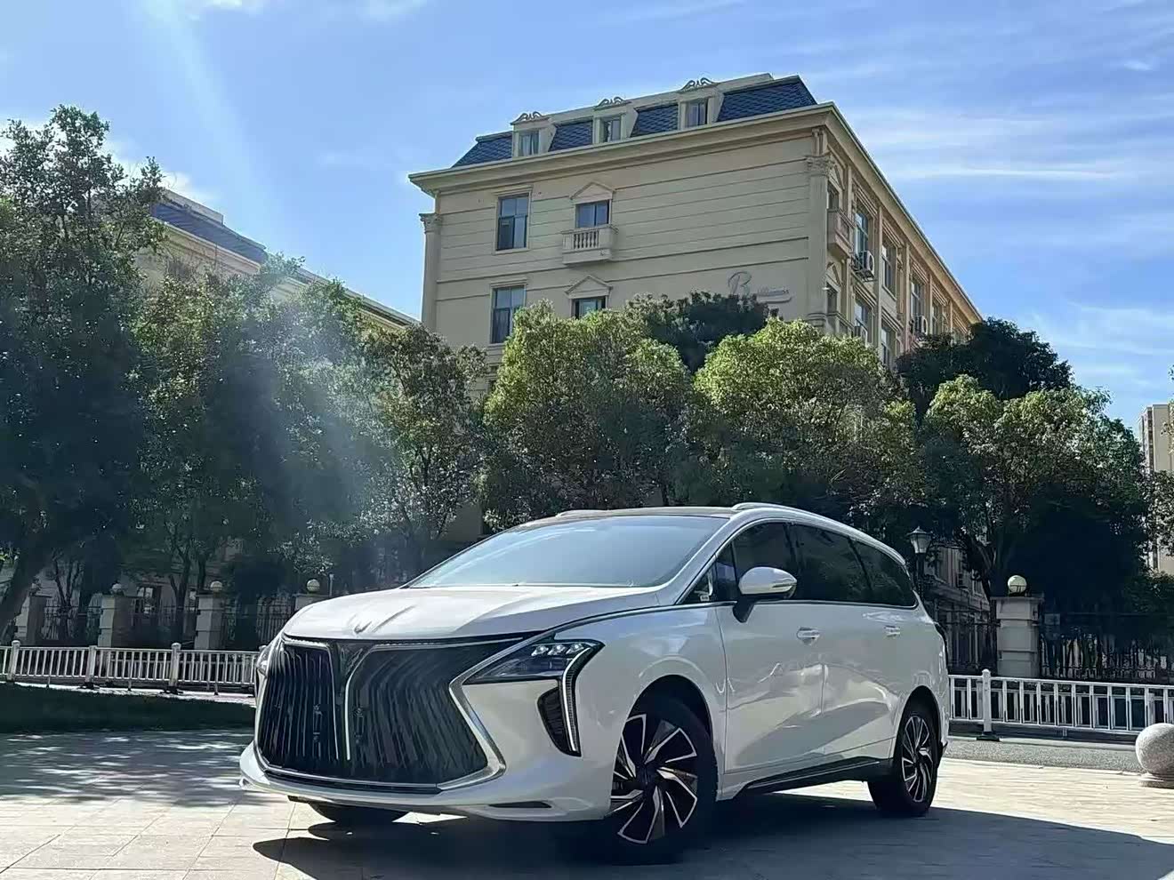 Forthing Yacht 2023 car image 