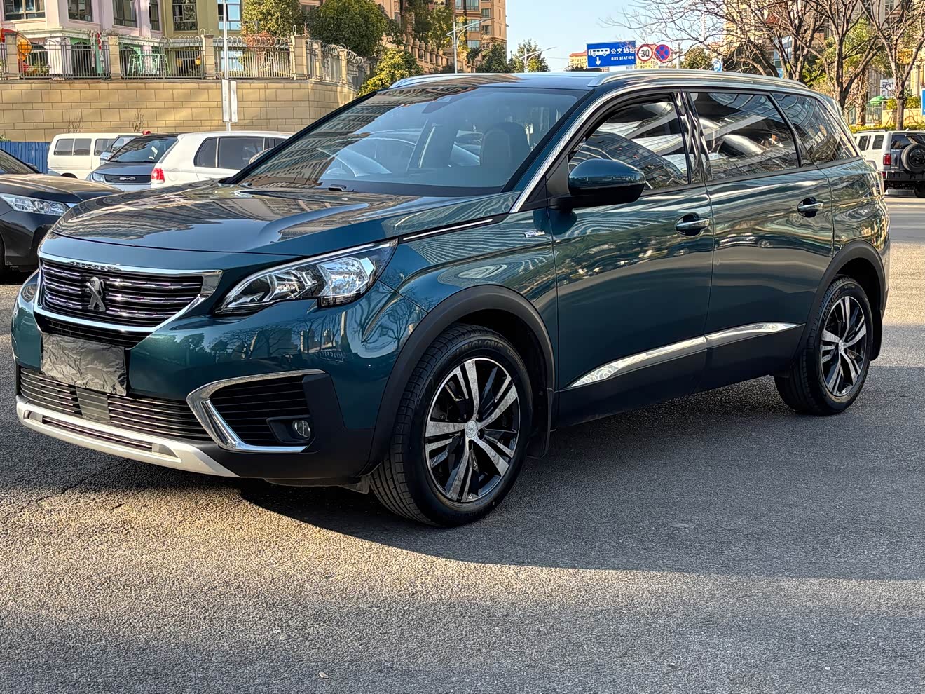 Peugeot 5008 2017 car image 