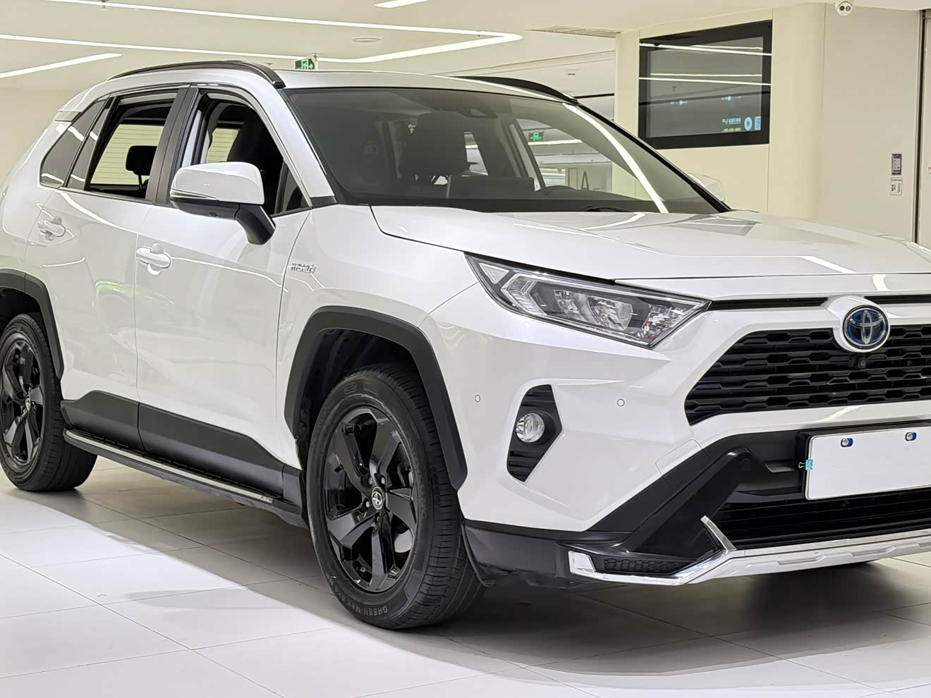 Toyota RAV4 2021 car image 