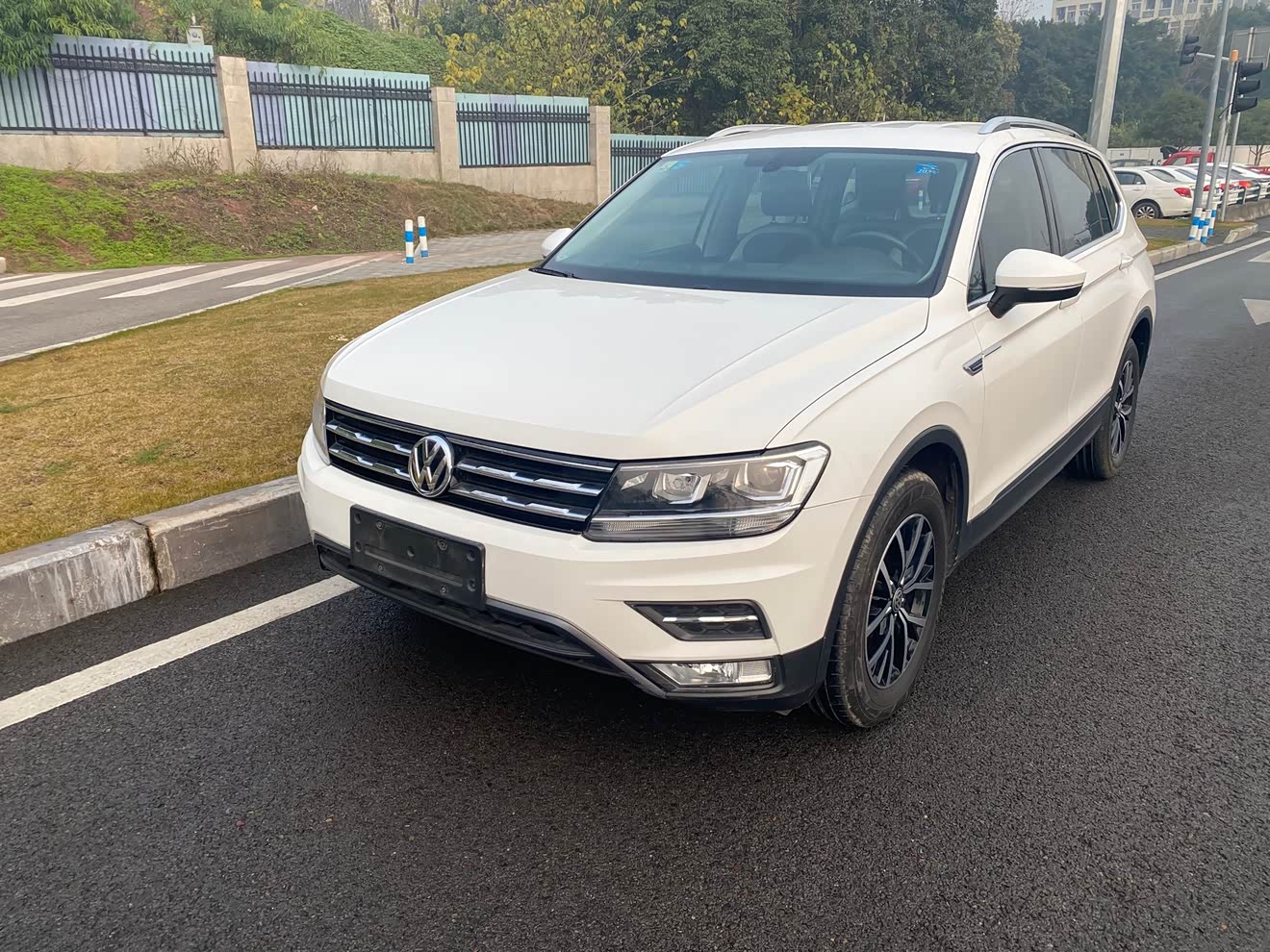 Volkswagen Tiguan L 2017 car image 