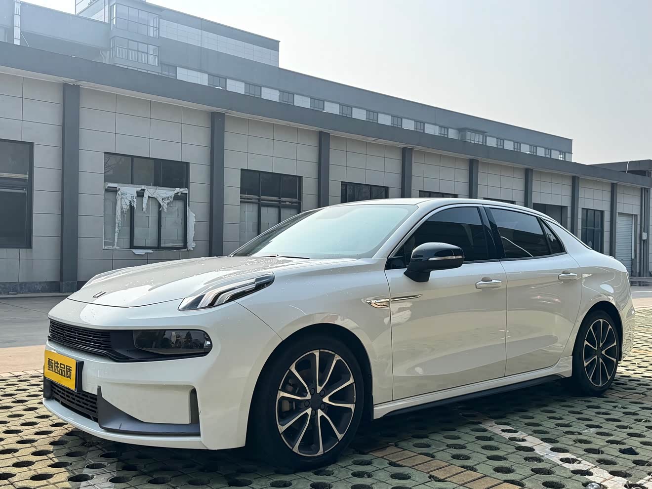 Lynk & Co 03 2019 car image 