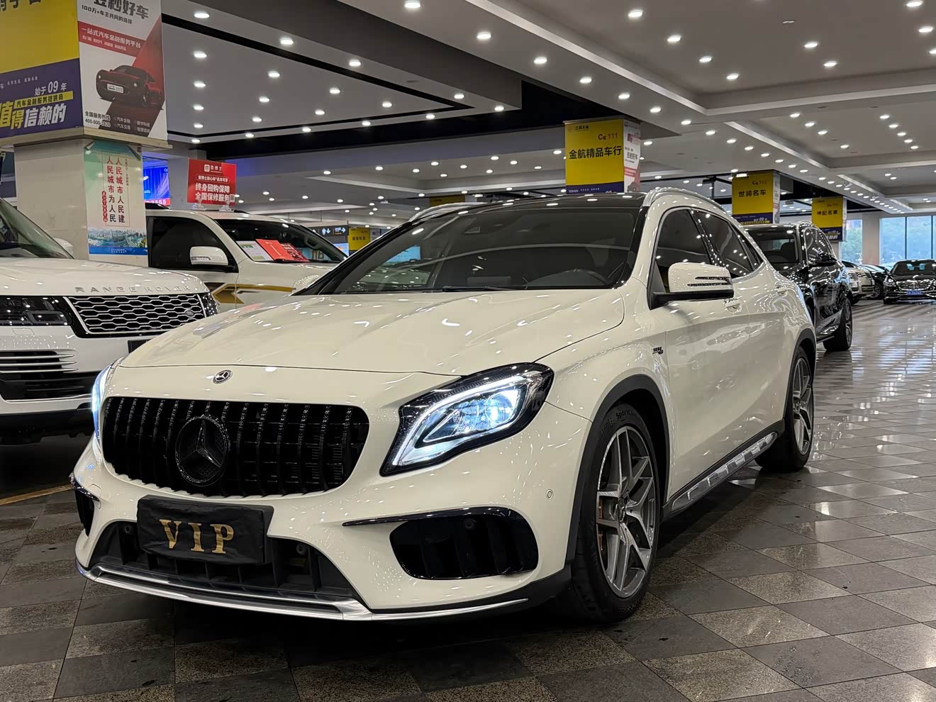 Mercedes-Benz GLA AMG 2017 Mercedes-Benz GLA AMG 2017 汽车图片