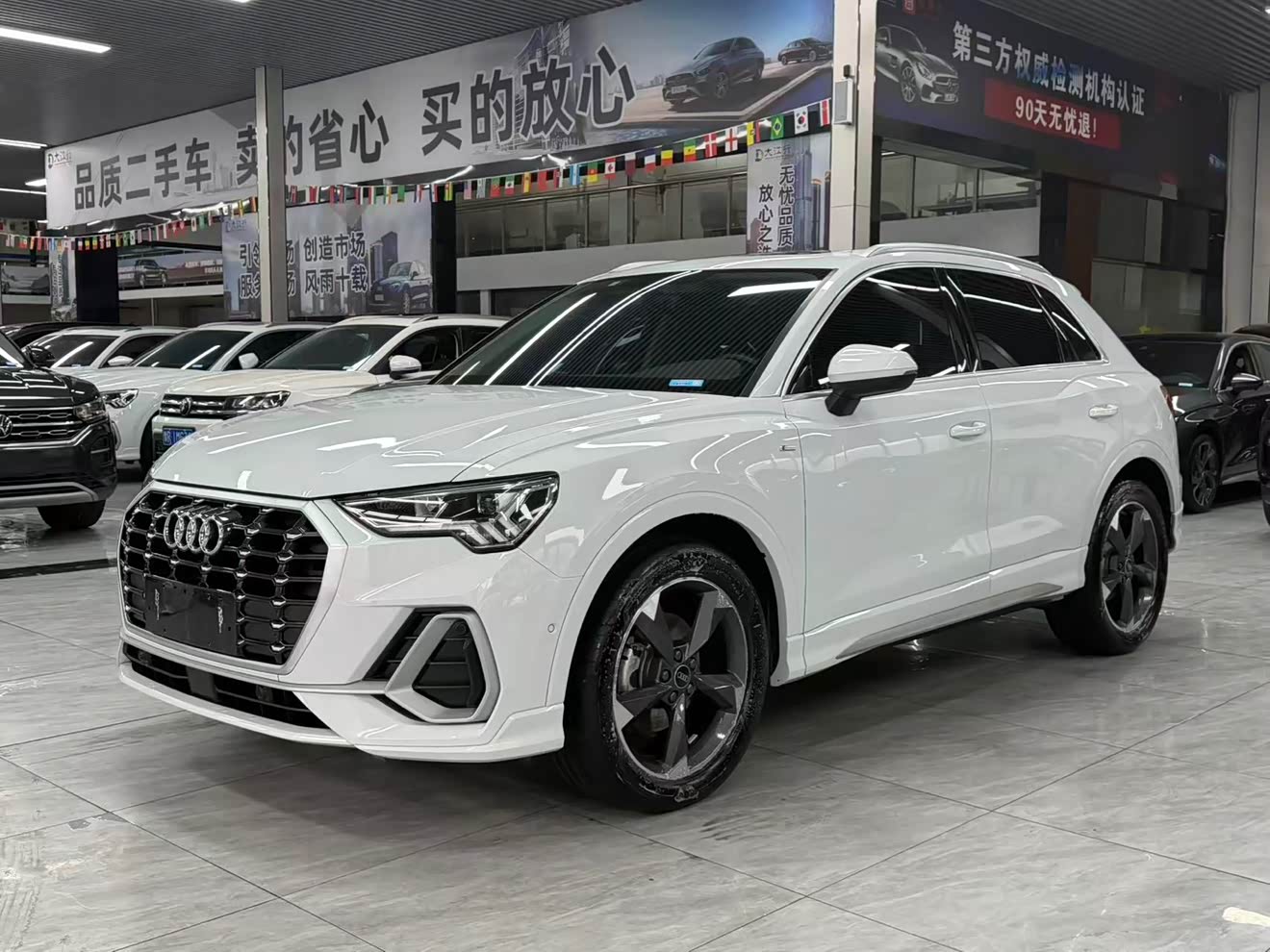 Audi Q3 2022 car image 