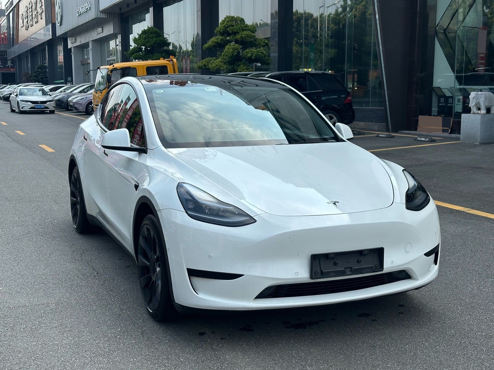 Tesla Model Y 2023 изображение автомобиля #3