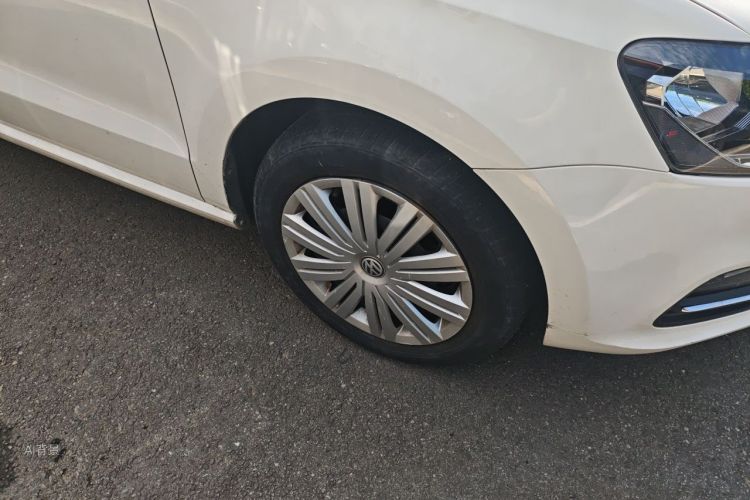 Volkswagen Polo 2017 car image #9
