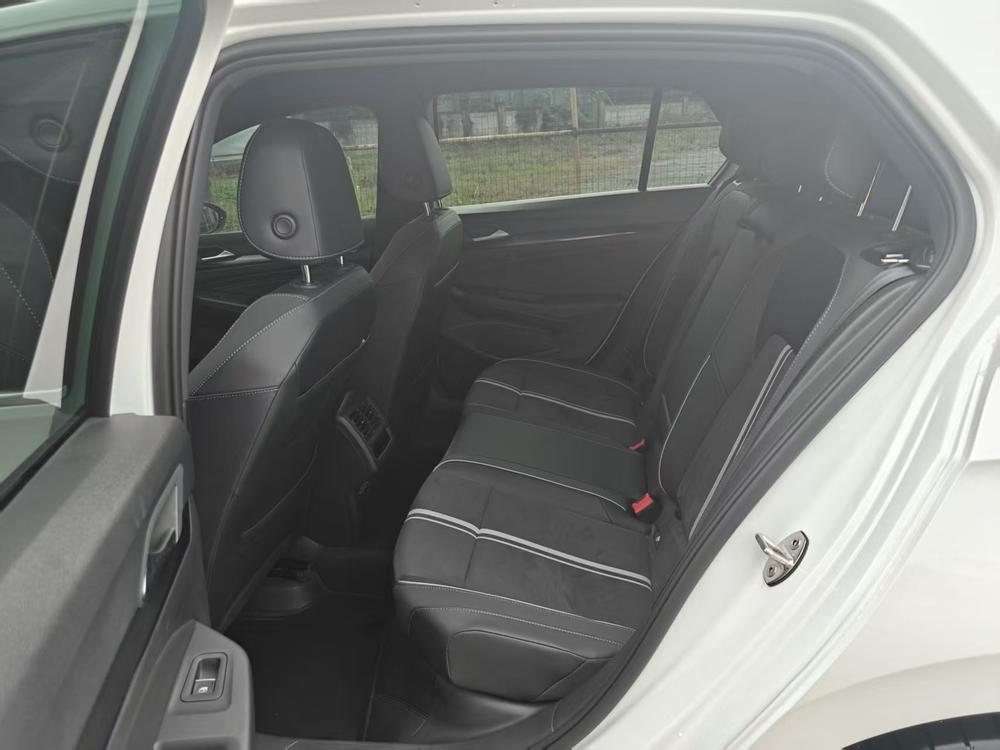 Volkswagen Golf 2024 car image #9