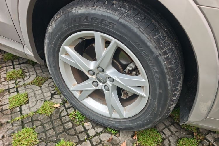 Audi Q3 2017 car image #9