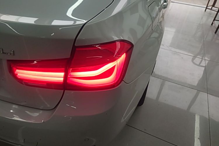 BMW 3 Series 2017 #8 BMW 3 Series 2017 car image #8