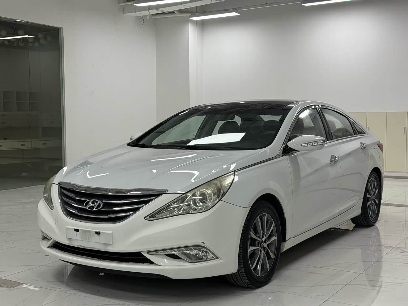 Hyundai Sonata 2013 car image 
