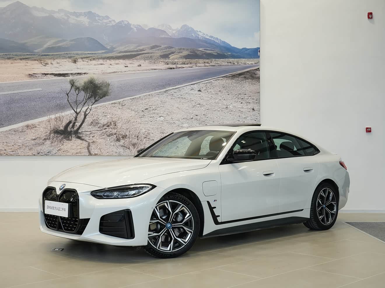 BMW i4 2023 car image 