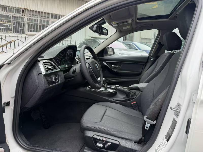 BMW 3 Series 2017 #4 BMW 3 Series 2017 car image #4