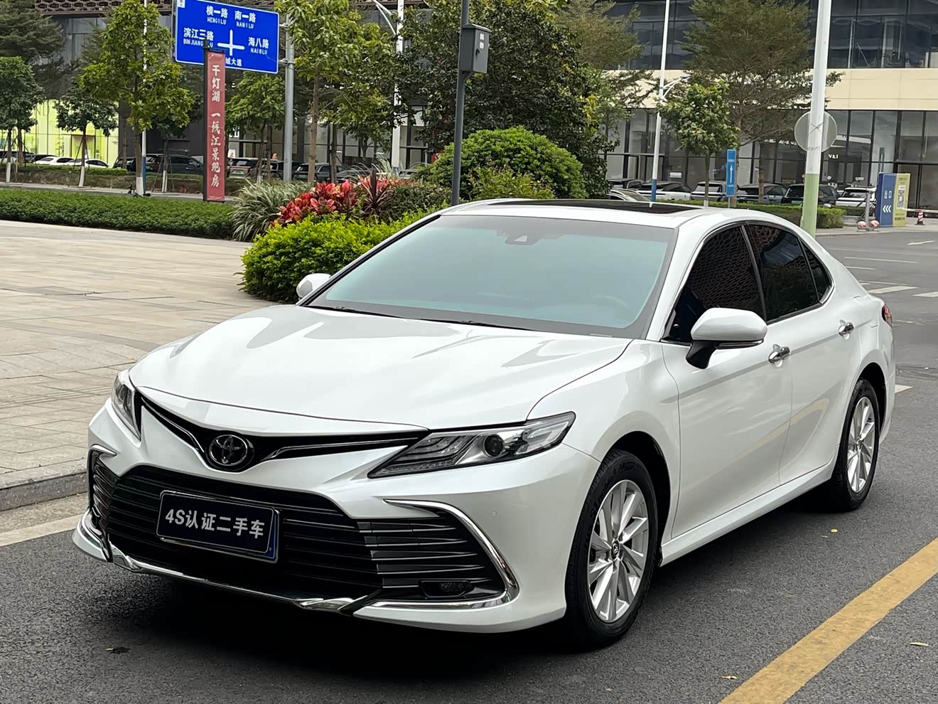 Toyota Camry 2023 car image 