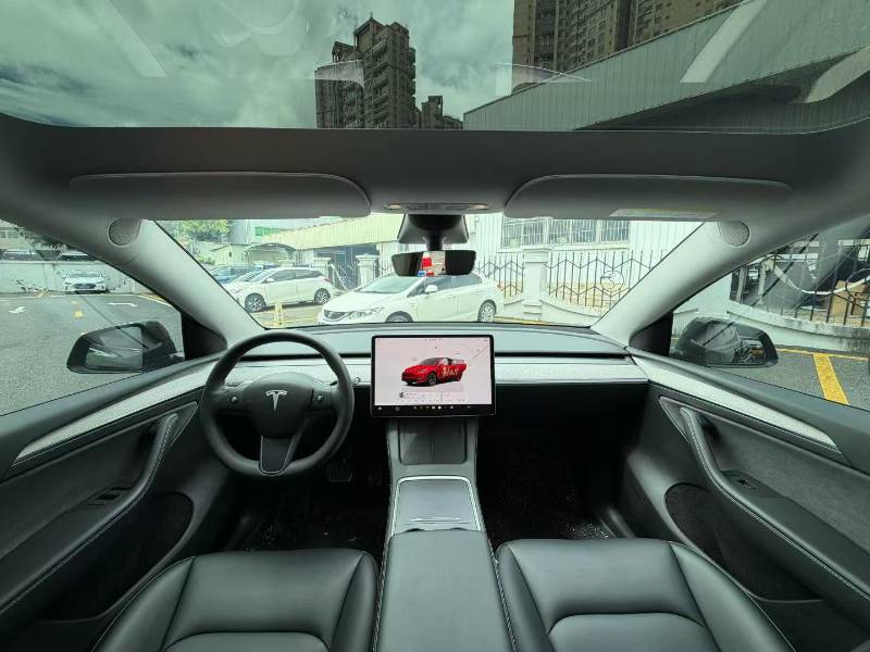 Tesla Model Y 2023 car image #8