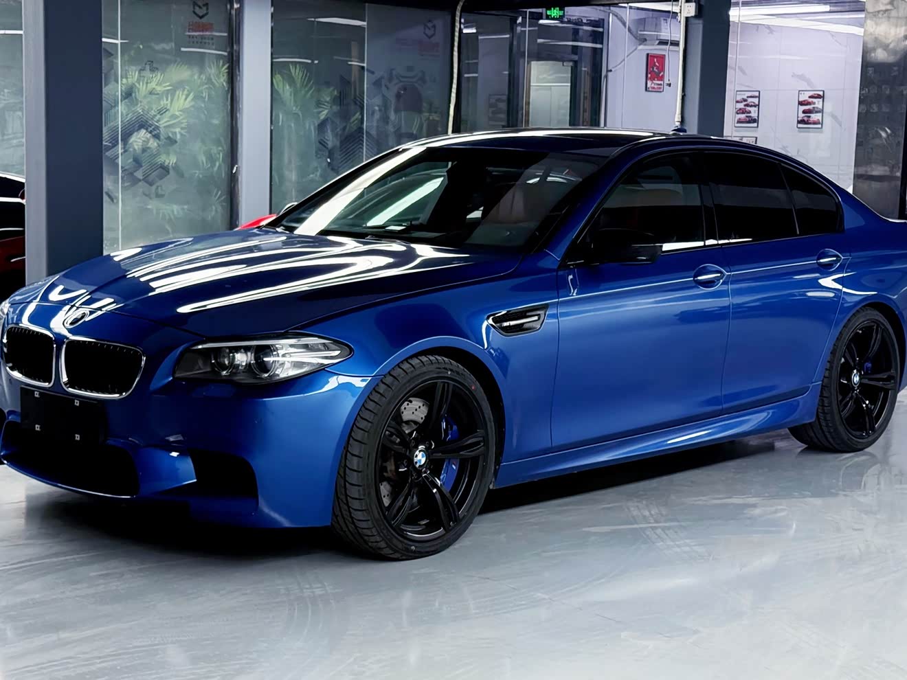 BMW M5 2014 car image 