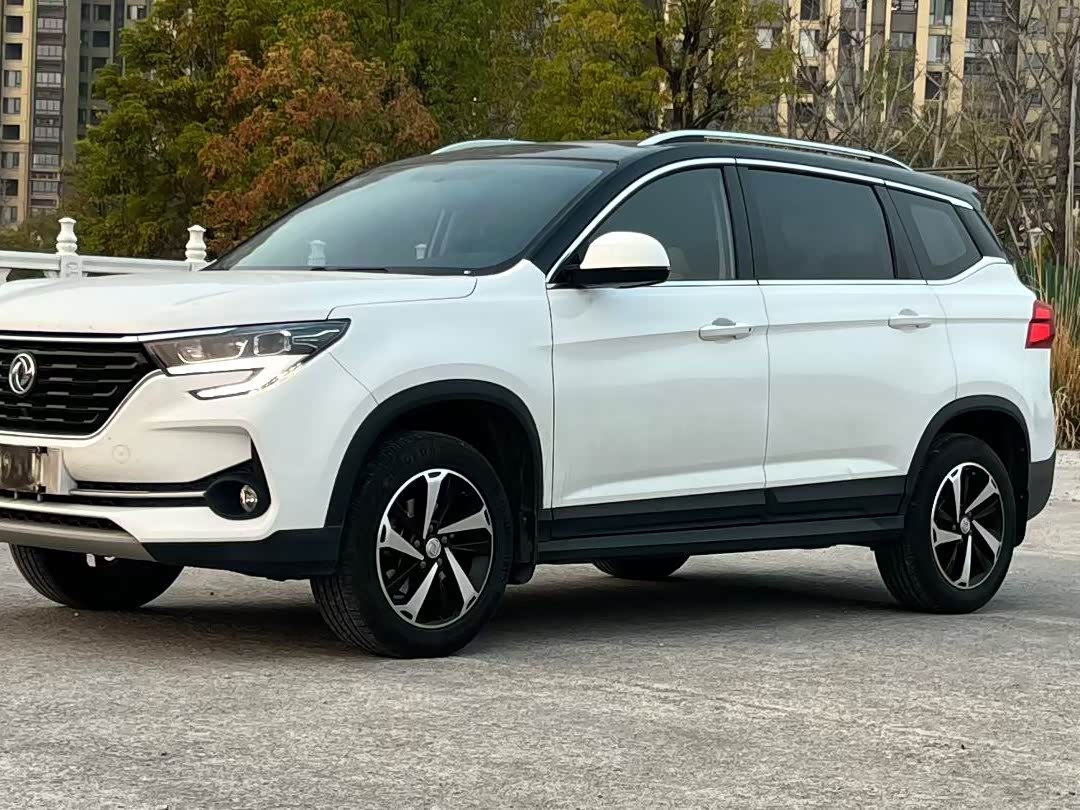 Forthing T5 2021 Forthing T5 2021 immagine di auto