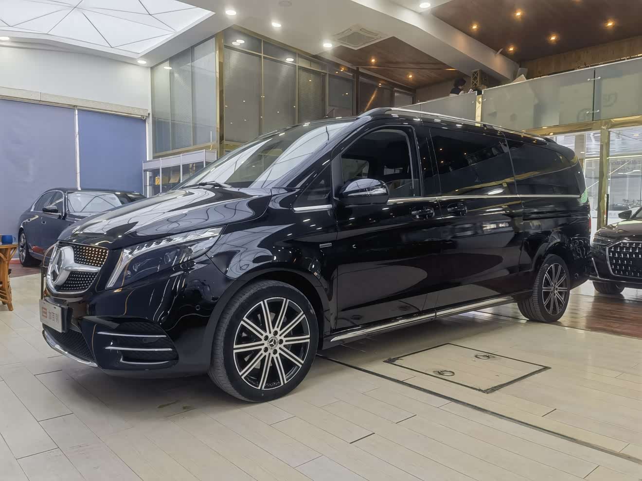 Mercedes-Benz V Class 2024 car image 