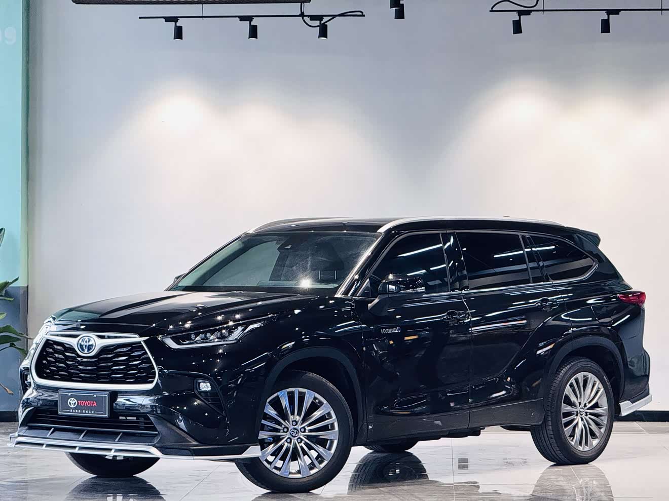 Toyota Highlander 2023 car image 