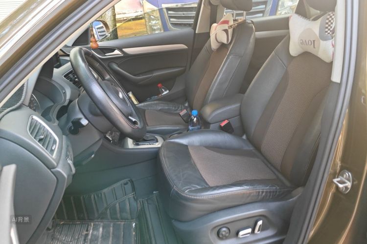 Audi Q3 2018 car image #17
