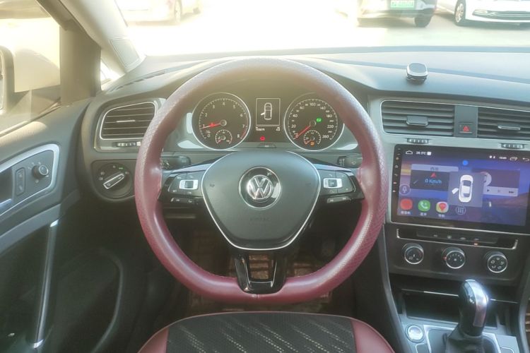 Volkswagen Golf 2018 car image #11