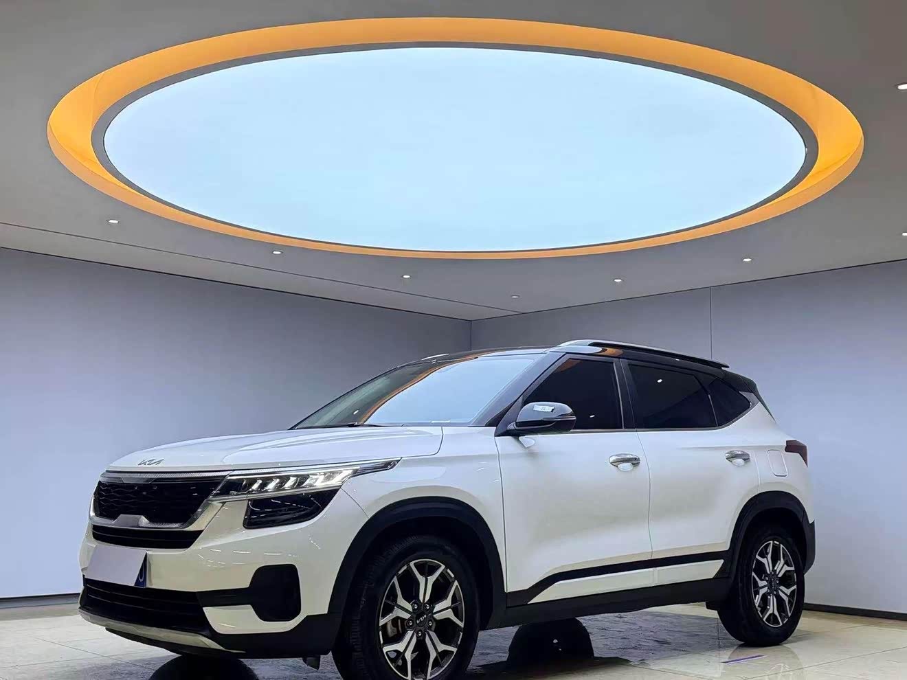 Kia Stonic 2022 汽车图片 