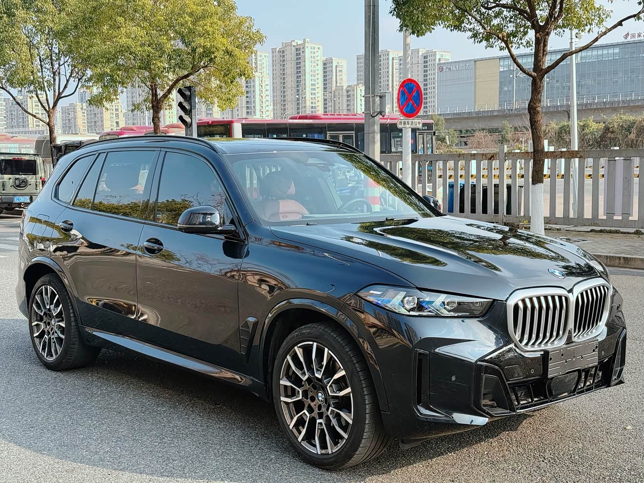 BMW X5 2024 汽车图片 