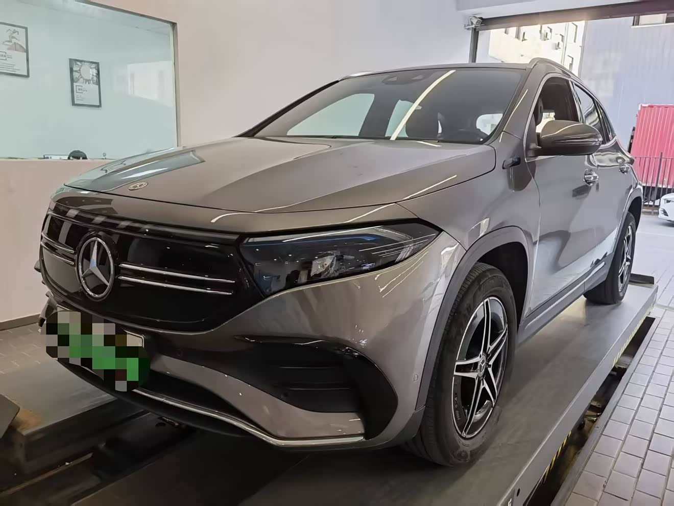 Mercedes-Benz EQA Class 2022 immagine di auto 