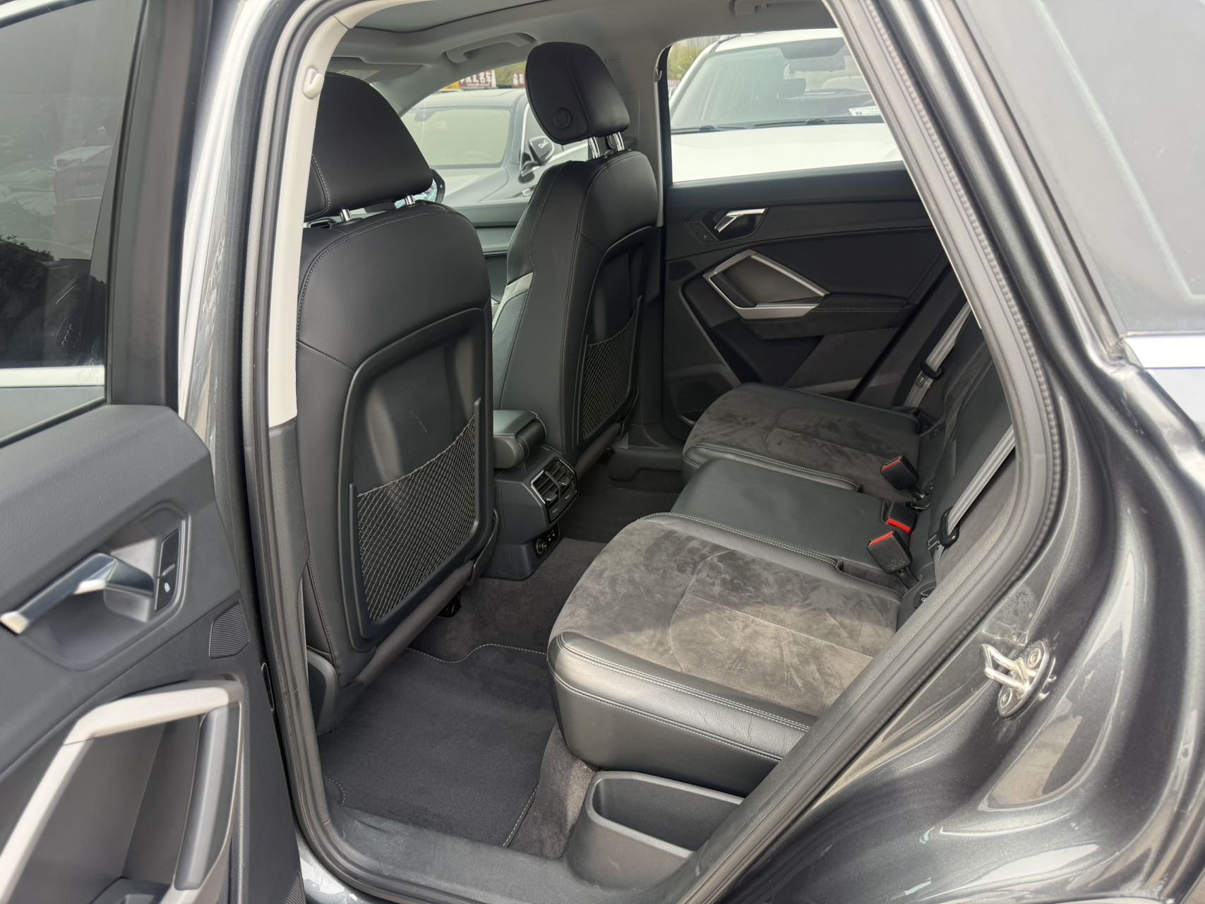 Audi Q3 2020 car image #6